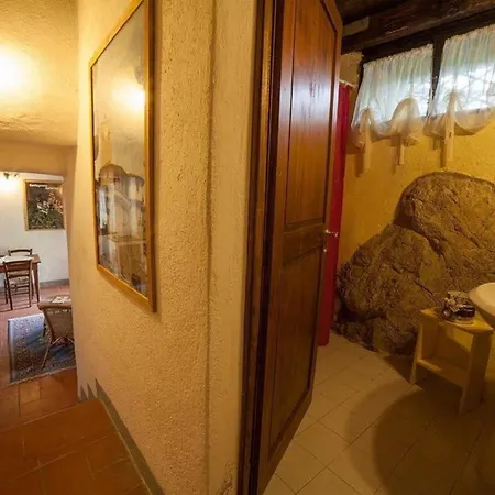 In Vergemoli Mit Eigener Terrasse * クエーロ・ヴァス
