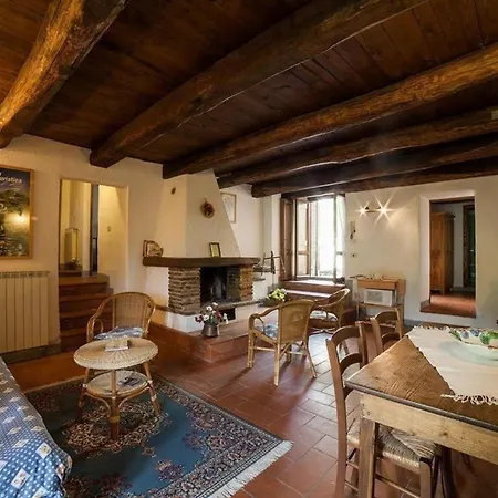 In Vergemoli Mit Eigener Terrasse クエーロ・ヴァス